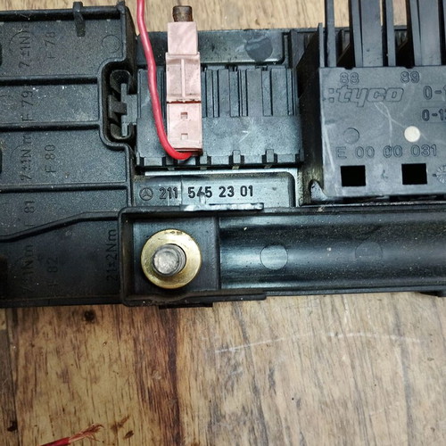 Mercedes E-Class W211 fuse box 2115452301