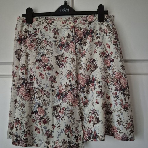 Silk Floral Skirt like new, size XL 42 14, buttoned waist