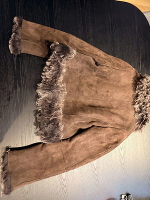 Shearling leather jacket like new, brown, warm and stylish