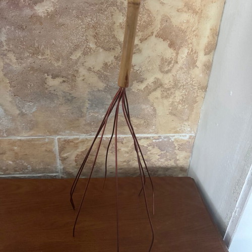 Manual head massage tool with wooden handle