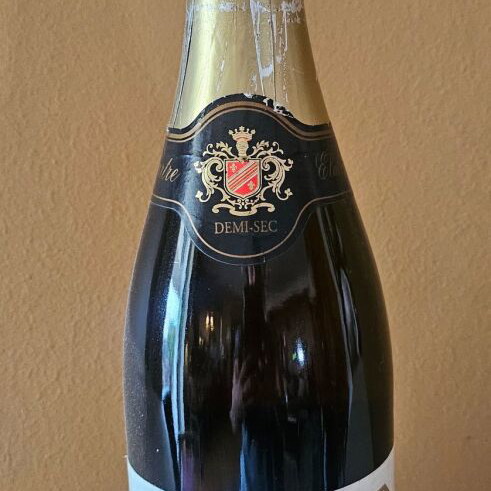 Sparkling wine Montmartre demi-sec like new