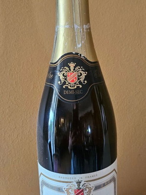 Sparkling wine Montmartre demi-sec like new