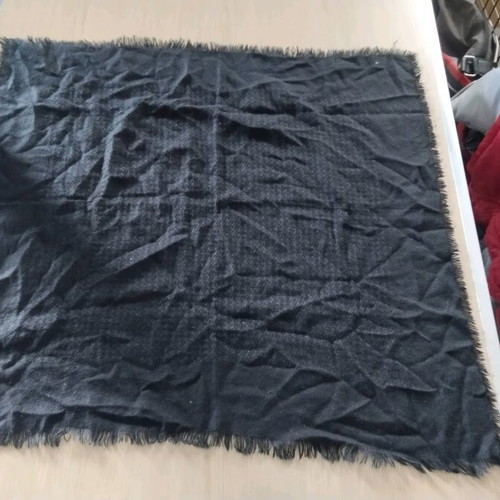 Unisex scarf like new, black