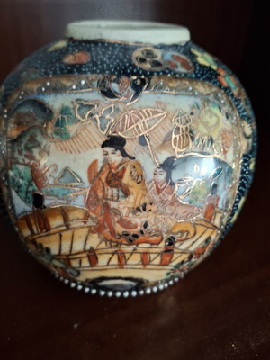 Vintage Chinese porcelain decorative vase with hand-painted figures