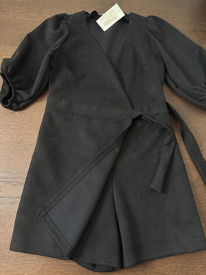 Anel black suede one-piece shorts skirt with puff sleeves