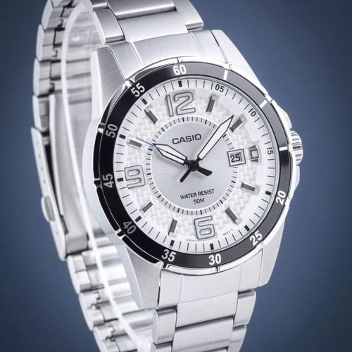 Casio men's watch used with silver metal bracelet