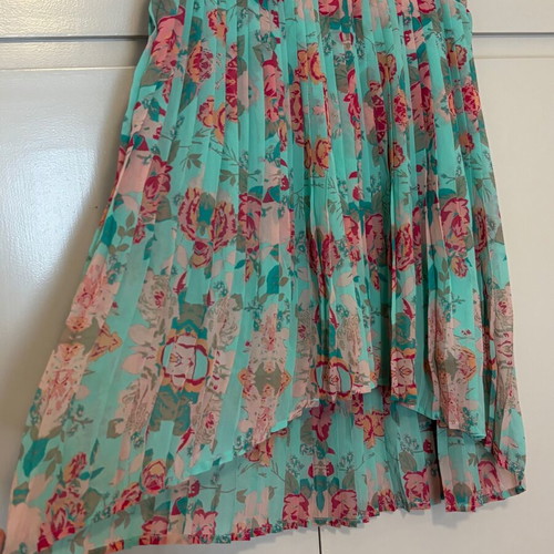 Pleated skirt Forever 21 like new, turquoise and pink floral