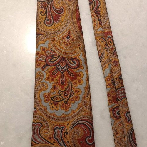 Silk paisley tie like new, colorful wide 9.5 cm