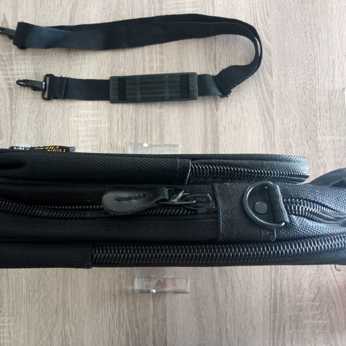 Yuan Cheng black hand shoulder bag like new, 40x30 cm