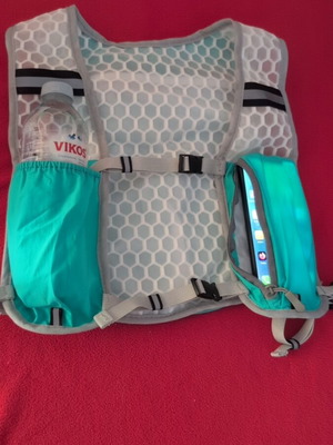 Running vest with adjustable straps and water bladder pocket, one size