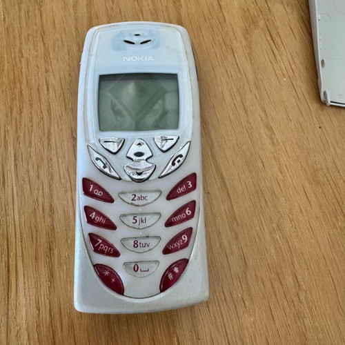 Nokia 8210 used without charger with extra covers