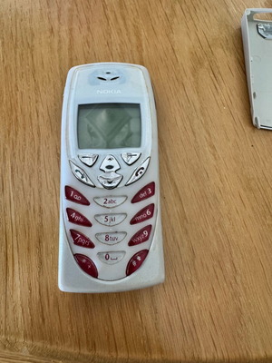 Nokia 8210 used without charger with extra covers