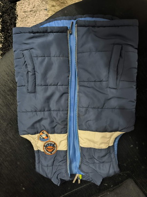 Sleeveless baby vest, blue with beige detail