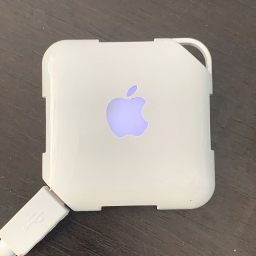 Apple USB hub 4 ports like new with illuminated logo