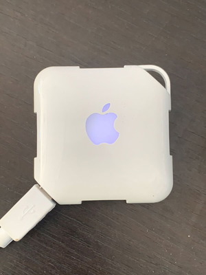 Apple USB hub 4 ports like new with illuminated logo