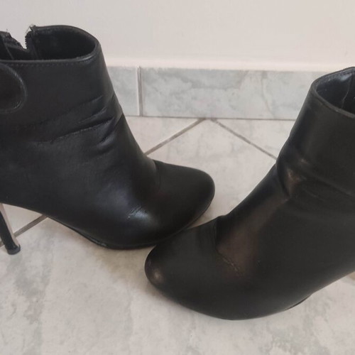 Black ankle boots size 38 used No Name Shoes
