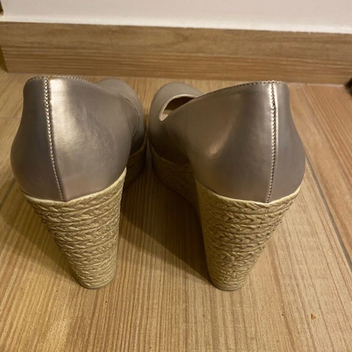 Shoes size 39 like new, gold shade