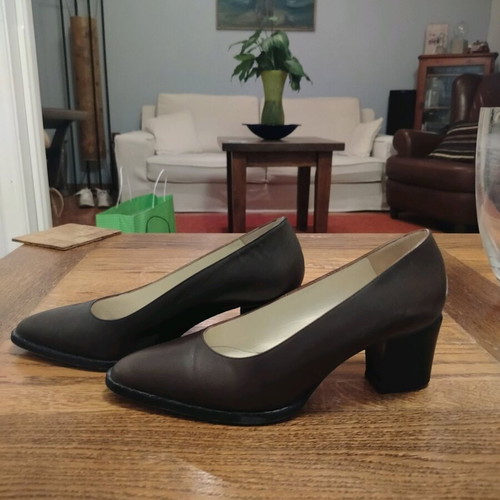 Bournazos leather pumps like new, brown, size 37