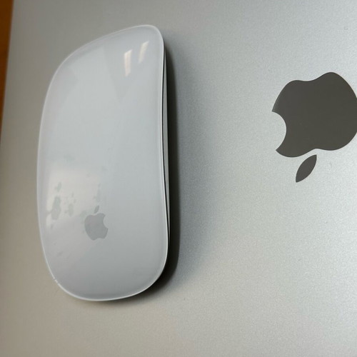 MacBook Air 2019 μεταχειρισμένο με Apple Magic Mouse 2
