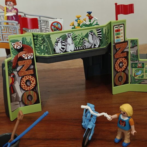 Playmobil 71600 Zoo set like new, almost complete