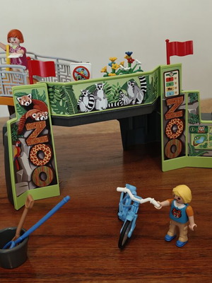 Playmobil 71600 Zoo set like new, almost complete