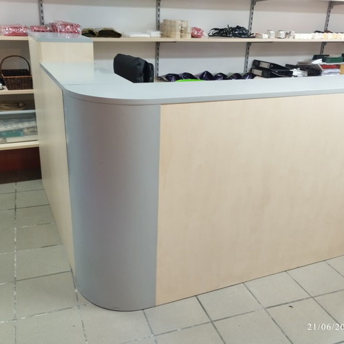 Reception desk like new, corner with two drawers 180x180x110 cm