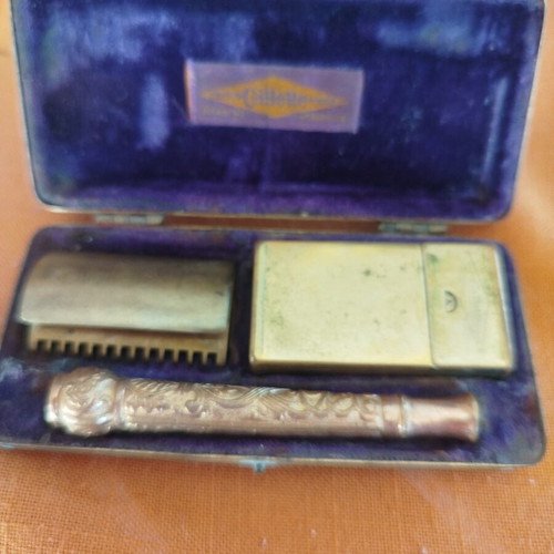 Antique shaving set unused from the 1950s