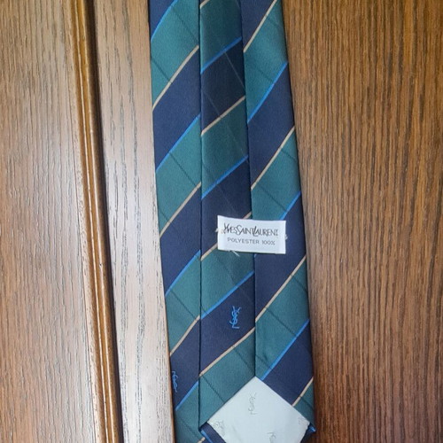 Tie in like-new condition