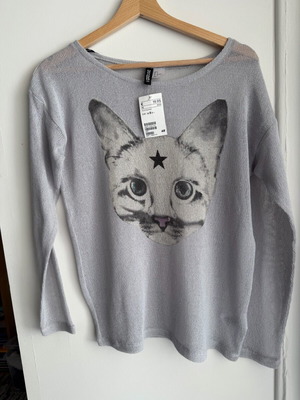 Lightweight H&M sweater new, gray with print