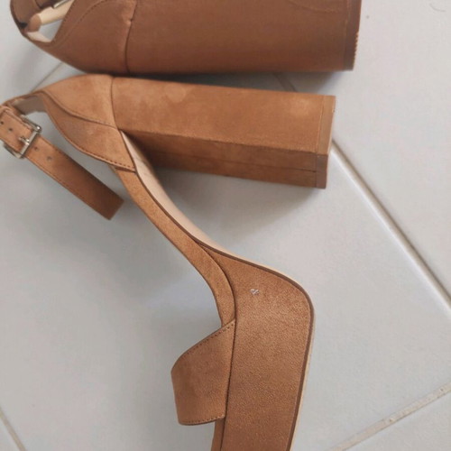 Bershka sandals 39 nude like new