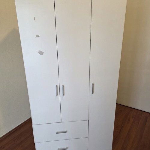 Wardrobe like new, three-door, 180x90x40 cm
