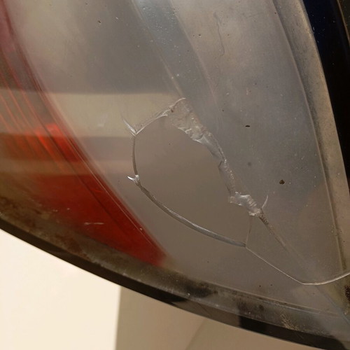 Φανάρι Opel Astra H δεξιό πίσω μεταχειρισμένο χωρίς λάμπες με σπασμένο πλαστικό