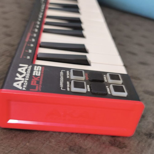 Akai LPK-25-MK2 midi keyboard like new
