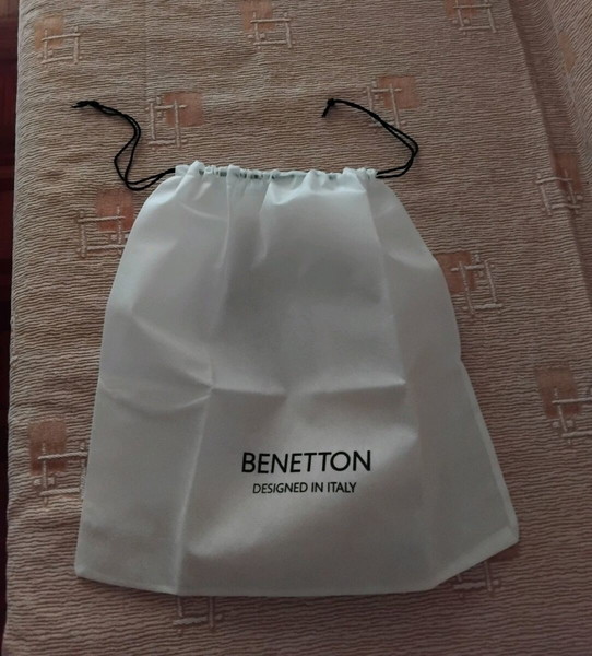 BENETTON чанта 34Х35 нова