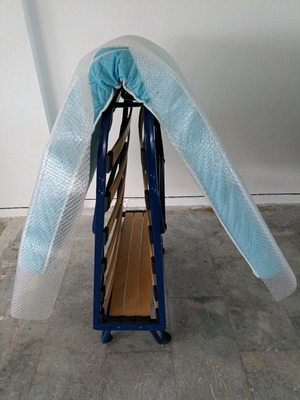 Πτυσσόμενο μεταλλικό κρεβάτι μεταχειρισμένο με στρώμα και ροδάκια