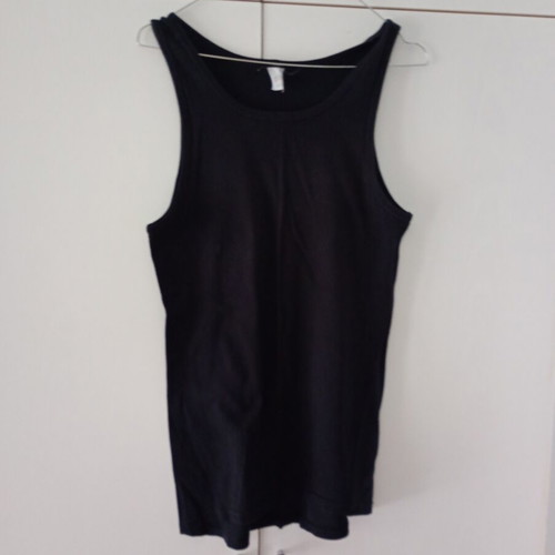 Black T-shirt sizes 47cm and Medium like new