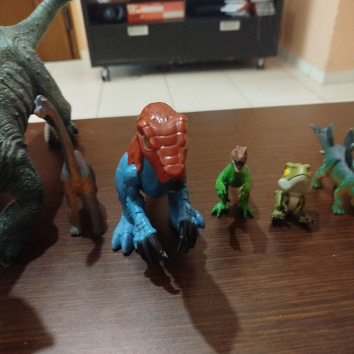 Dinosaur collection with large roaring figure