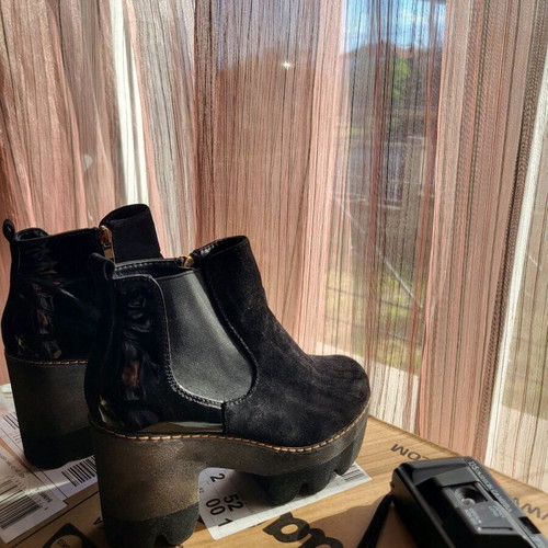 Beauty's Girl's black ankle boots like new, size 40