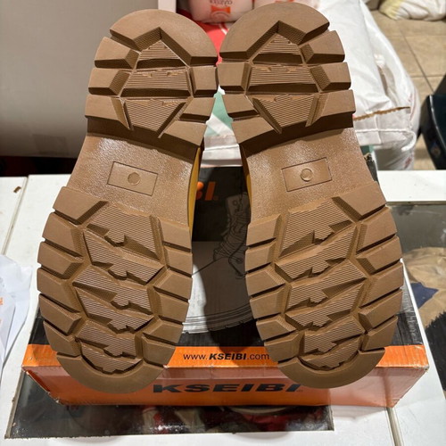 Work shoes with safety new, sizes 40-46