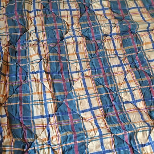 Multicolored quilt like new