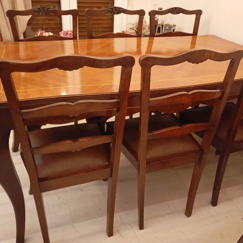 Classic Dining Set like new with 6 chairs