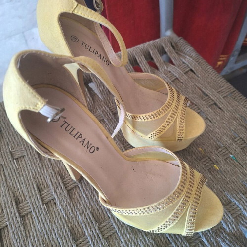 Tulipano yellow pumps like new size 39 with rhinestones