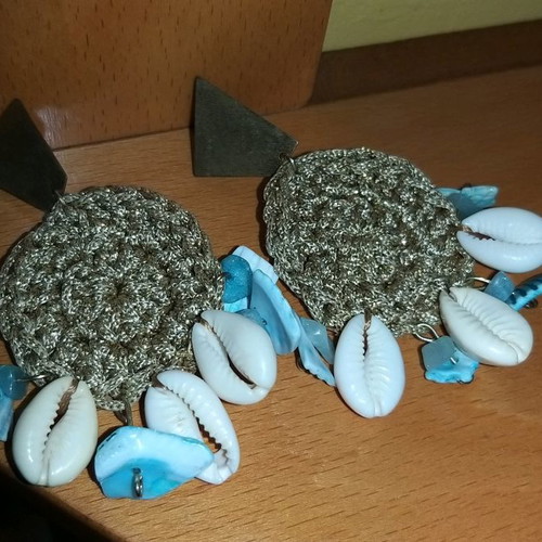Knitted earrings with shells