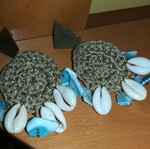 Knitted earrings with shells