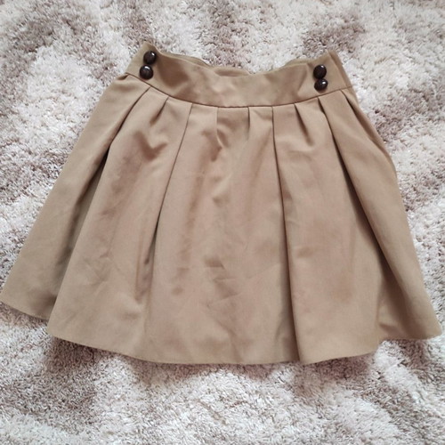 Women's flared skirt like new, size small with inner lining