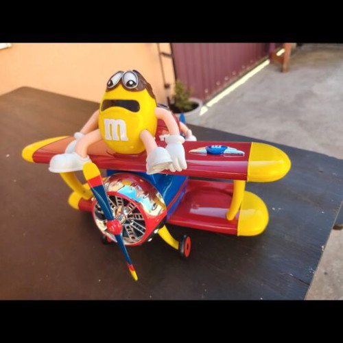 Vintage M&M's Dispenser Airplane with Yellow and Red Pilots like new