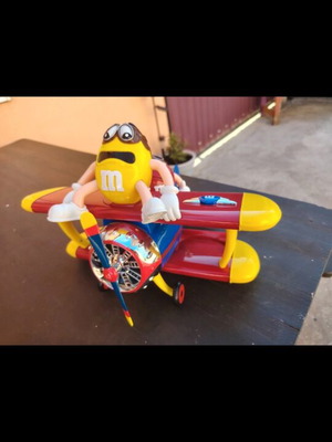Vintage M&M's Dispenser Airplane with Yellow and Red Pilots like new