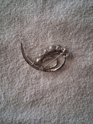 Pin like new