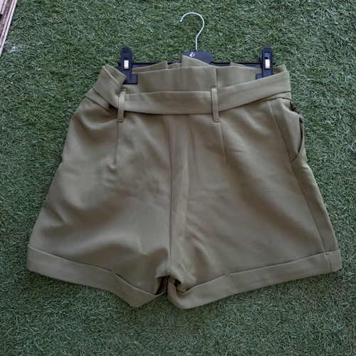 Unique21 women's shorts with belt like new, khaki green
