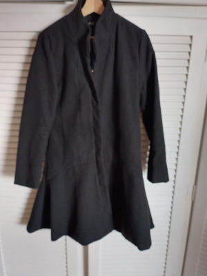 Черно палто като ново, размер XXL, полиестер, елегантно с колан